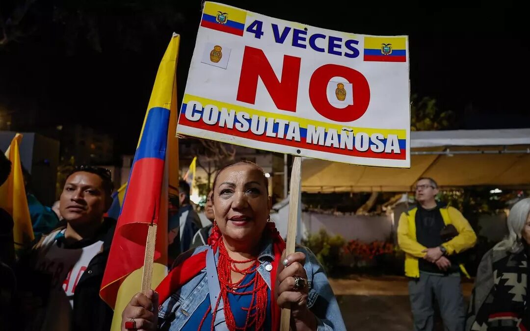 Ecuador rechaza en un referéndum la reforma constitucional de Noboa y la vuelta de bases militares extranjeras