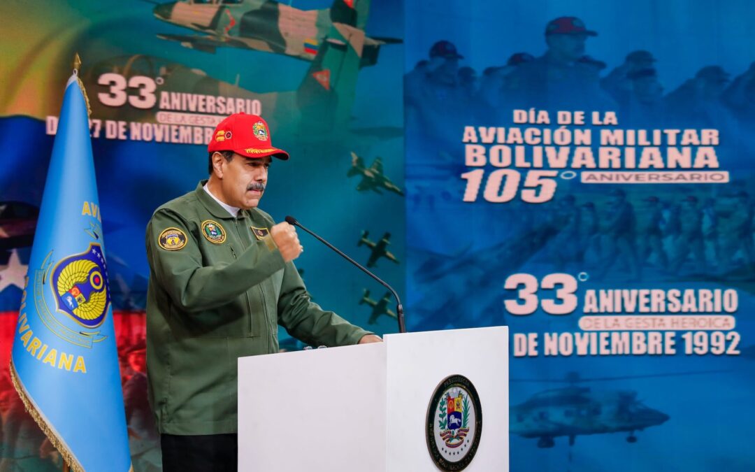 Maduro ordena a la fuerza aérea que esté “alerta y lista” para defender a Venezuela