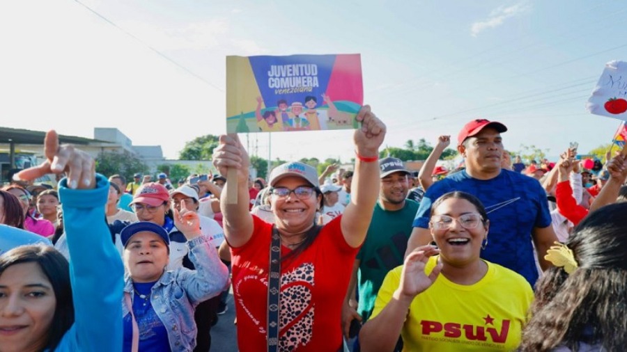 Nicolás Maduro: «Vamos a constituir y alcanzar las seis mil comunas que necesita el país»