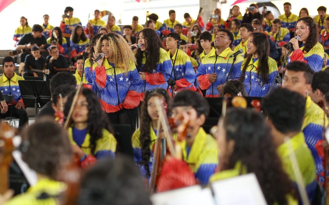 Embajada de China entrega casi 600 instrumentos musicales al Sistema Nacional de Orquestas