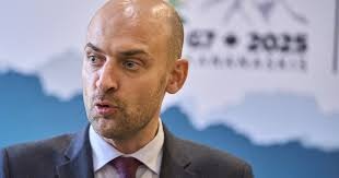 Francia condena las «operaciones militares» en el Caribe y dice que van contra la ley