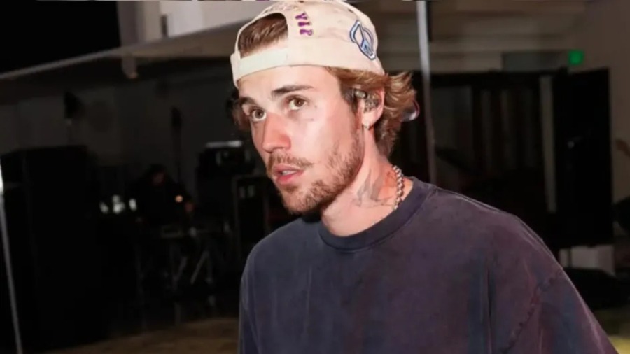 Justin Bieber revela una «fuerte» lesión en las costillas tras caer de su patineta eléctrica