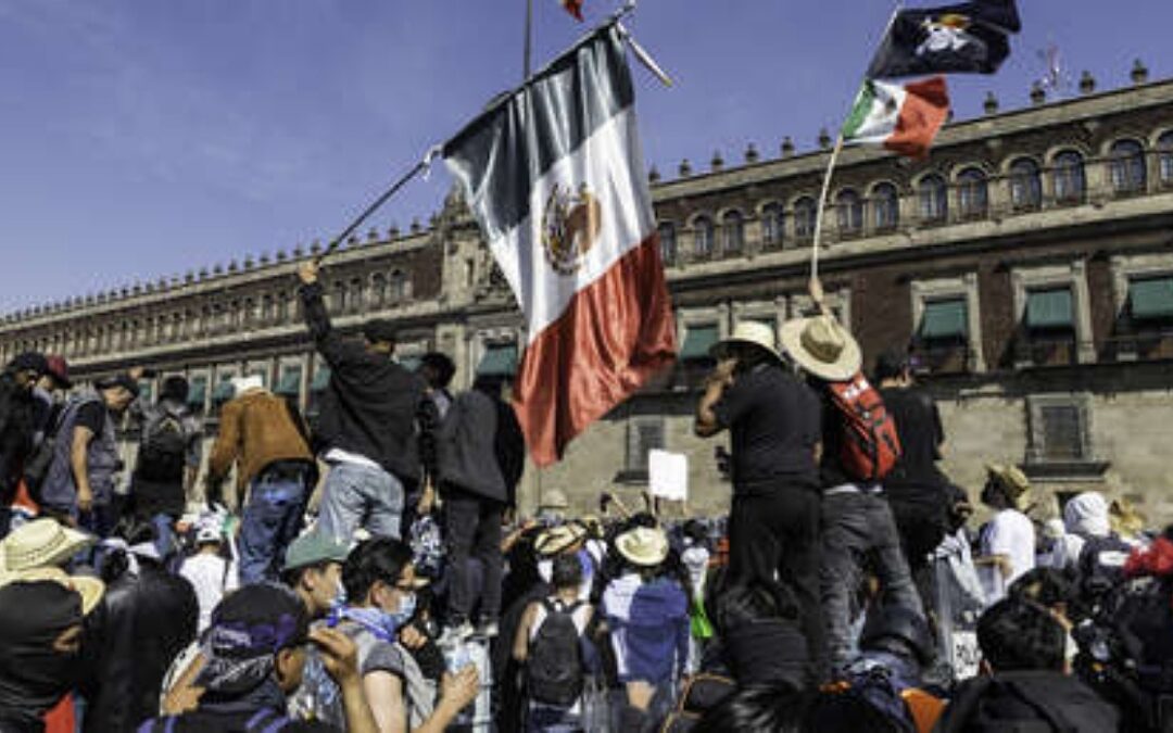 Protestas de la «Generación Z» sacuden la Ciudad de México con violencia y un saldo de 100 policías heridos
