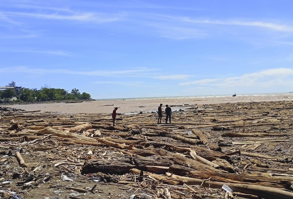 Las inundaciones en Indonesia dejan ya más de 440 muertos y más de 400 desaparecidos