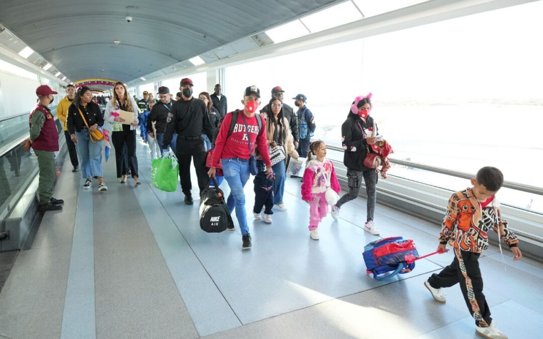 Reanudan repatriaciones desde EE. UU.: Llegan al país 264 venezolanos desde Texas