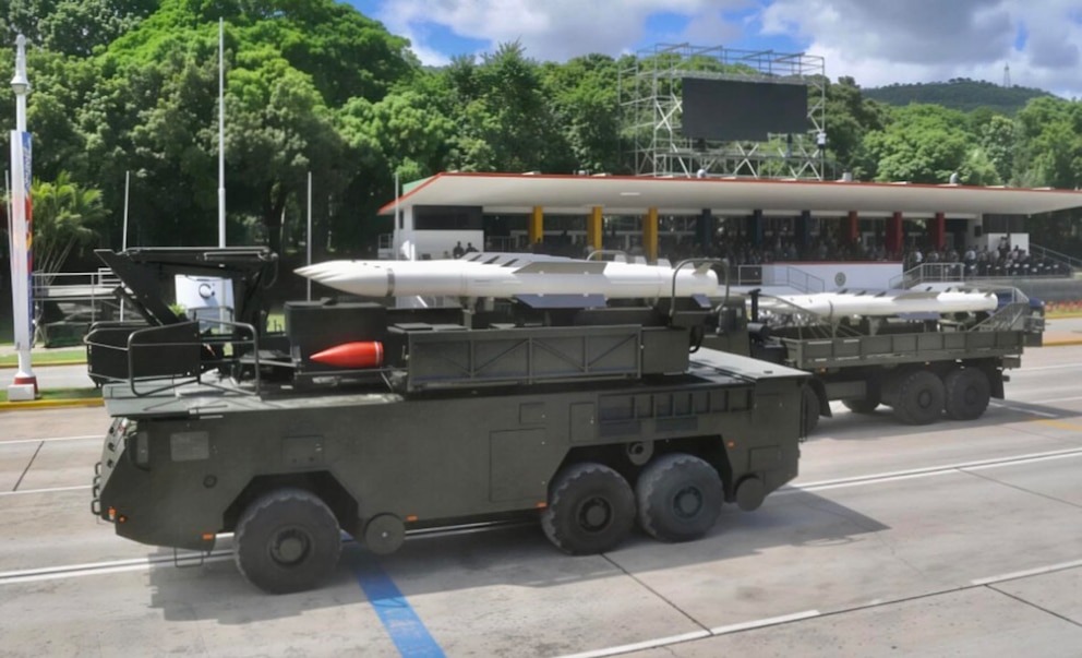 Un oficial de la aviación venezolana explicó cómo EEUU desmanteló la defensa de Caracas para extraer a Maduro