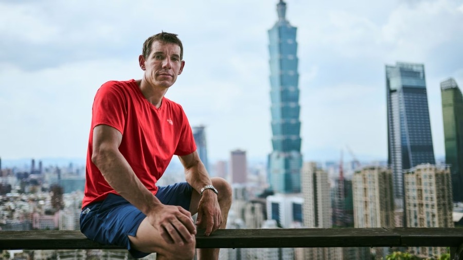 Histórico Alex Honnold: escala con éxito el Taipei 101, rascacielos de 508 metros, sin cuerdas ni arnés