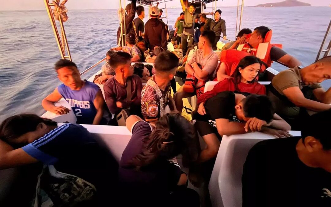 Rescatan a cientos de personas del mortal naufragio de un ferry en Filipinas
