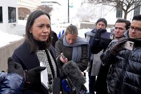 Machado dice que le llama la atención que Petro pida que Maduro sea juzgado en Venezuela