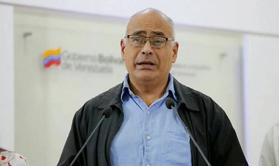 Designan al exministro Carlos Alvarado como nuevo presidente del IVSS