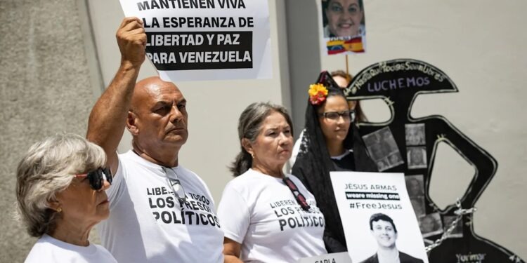 Foro Penal confirma 350 excarcelaciones de presos políticos en Venezuela