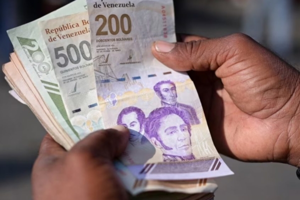 Devaluación del bolívar frente al dólar supera 36 % en el primer trimestre