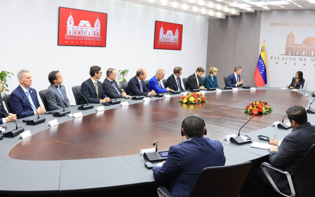 Presidenta (E) Delcy Rodríguez recibe al subsecretario Haustveit y delegación de Energía de EE. UU.