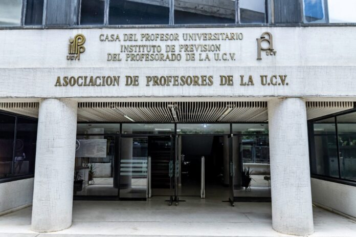 Solo uno de cada cuatro profesores universitarios recibieron pago del bono de responsabilidad profesional