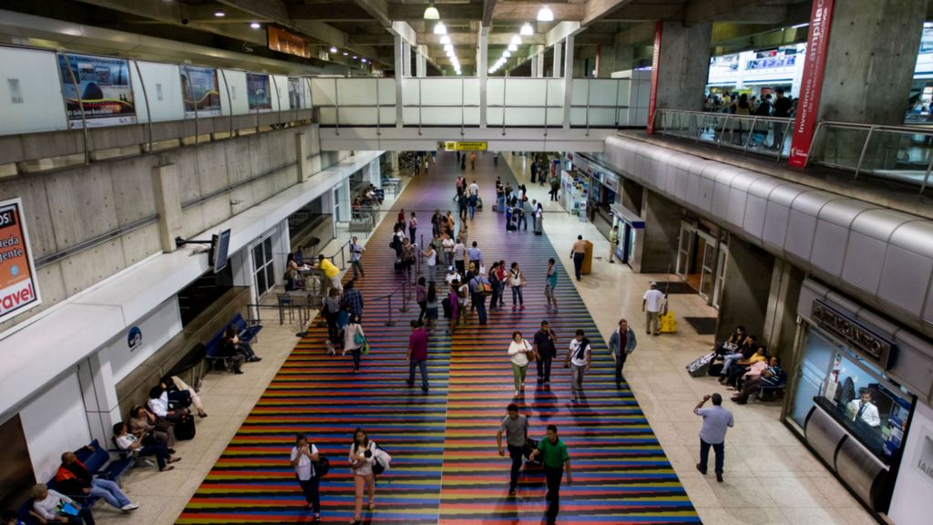 Maiquetía reactivaría vuelos desde un aeropuerto de campaña mientras avanza su reconstrucción