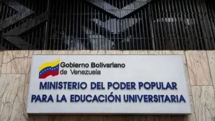 Bachilleres denuncian retrasos en asignación de cupos y fallas en la página de la OPSU