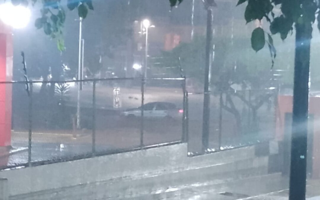 Tres personas fallecieron debido a las torrenciales lluvias registradas entre la noche del sábado y la madrugada del domingo 16 de agosto de 2026 en Caracas