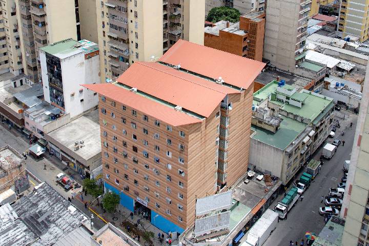 Delcy Rodríguez entrega 212 viviendas rehabilitadas en la parroquia Santa Rosalía de Caracas