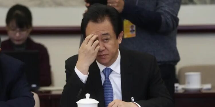 China condena a cadena perpetua al fundador de Evergrande por «fraude financiero»