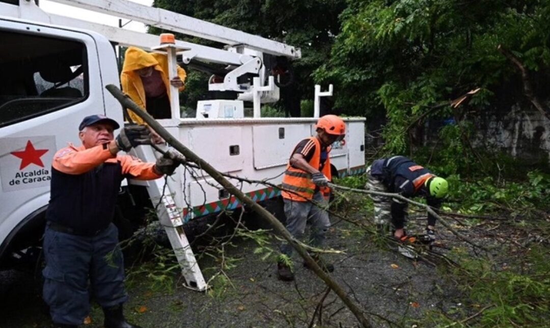 Alcaldía de Caracas mantiene despliegue y alerta permanente ante las lluvias en la capita