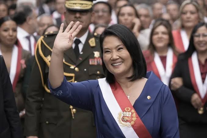 * Keiko Fujimori inicia su Gobierno con 60 % de aprobación en Perú