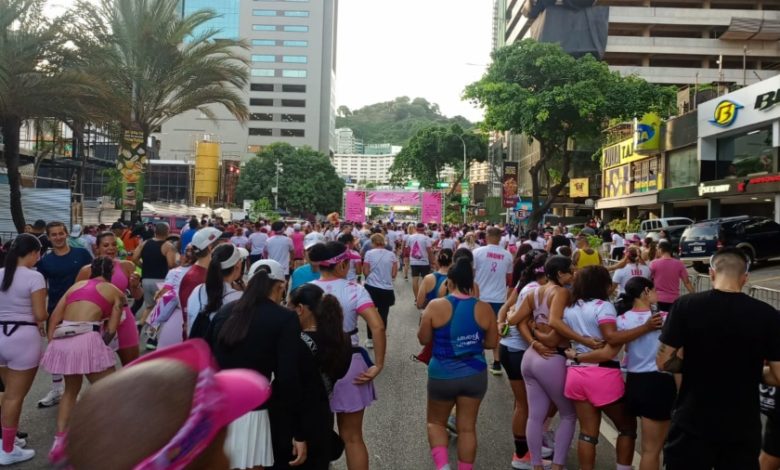 Más de 850 personas participaron en la carrera 5K de SenoSalud en Las Mercedes