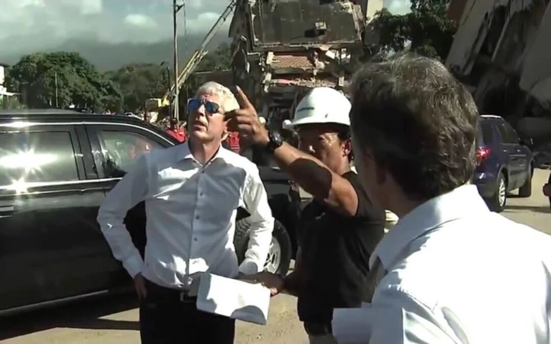 Secretario de Energía estadounidense e ingeniero Kit Miyamoto inspeccionan zonas afectadas por los terremotos en La Guaira